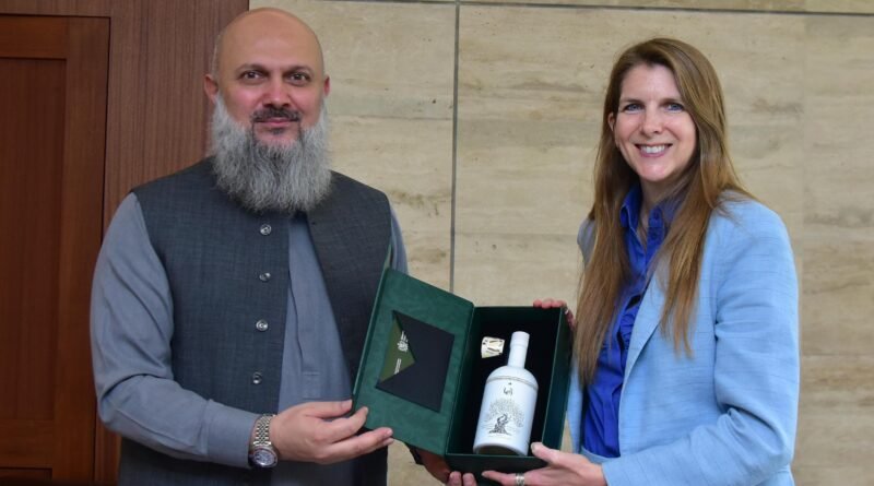 Islamabad, London commit to expanding trade beyond textile